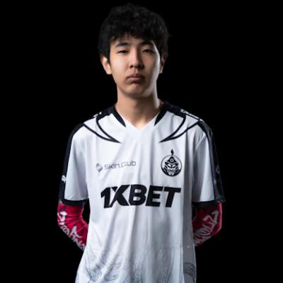 Senzu - Rifler (Inactive) - MongolZ CS2 Player